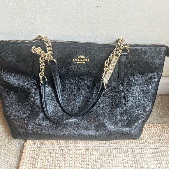 Golden Chain Sophistication: Pre-loved Large Black Leather Coach Shoulder Bag - Picture 1 of 8